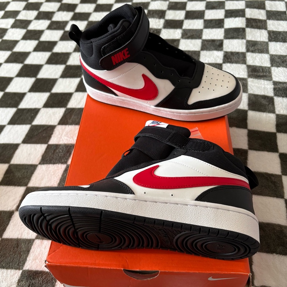 Nike Kids' Black and Red Sneakers